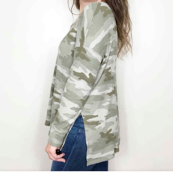 AEO Softest Flannel Plush V Neck Long Sleeve Top - Picture 10 of 12